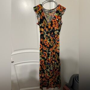 Long dress with a V-neck and an accentuated waist